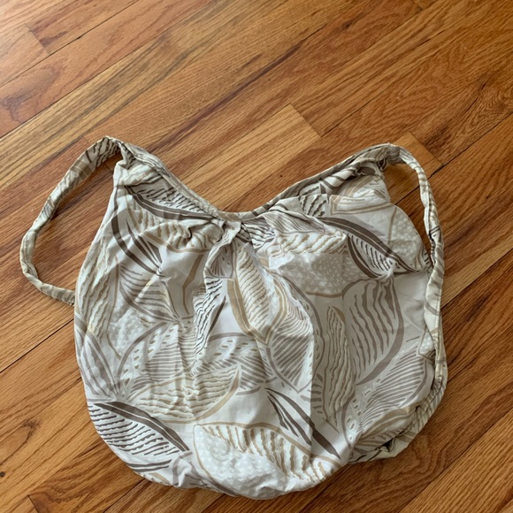 Old Navy Botanical Zip Crossbody Bag - Picture 3 of 4
